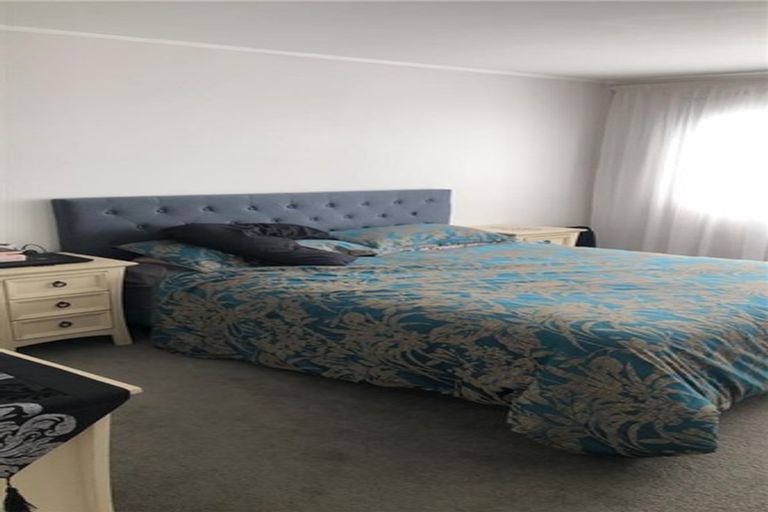 Photo of property in 51 Queen Mary Avenue, New Lynn, Auckland, 0600