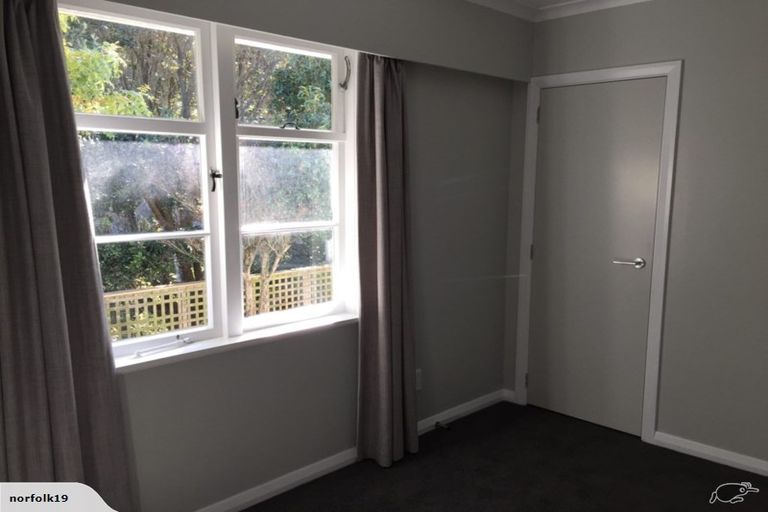 Photo of property in 98 Melbourne Road, Island Bay, Wellington, 6023