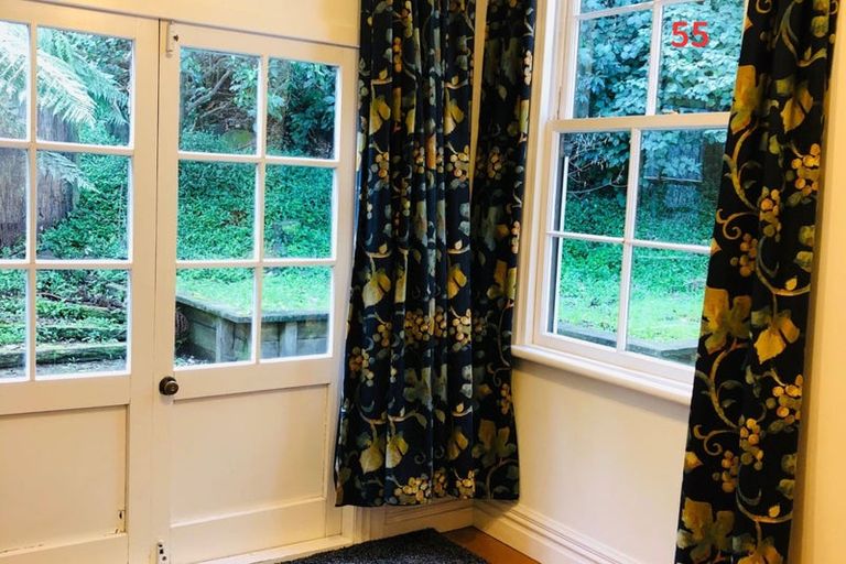Photo of property in 55 Garden Road, Northland, Wellington, 6012