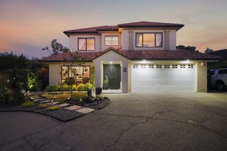 Photo of property in 20 Heyington Way, East Tamaki Heights, Auckland, 2016