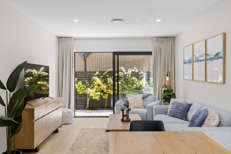 Photo of property in 22 Mulholland Drive, Jacks Point, 9371