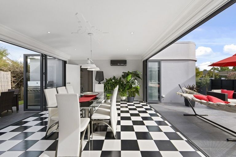 Photo of property in 208 Knowles Street, St Albans, Christchurch, 8052