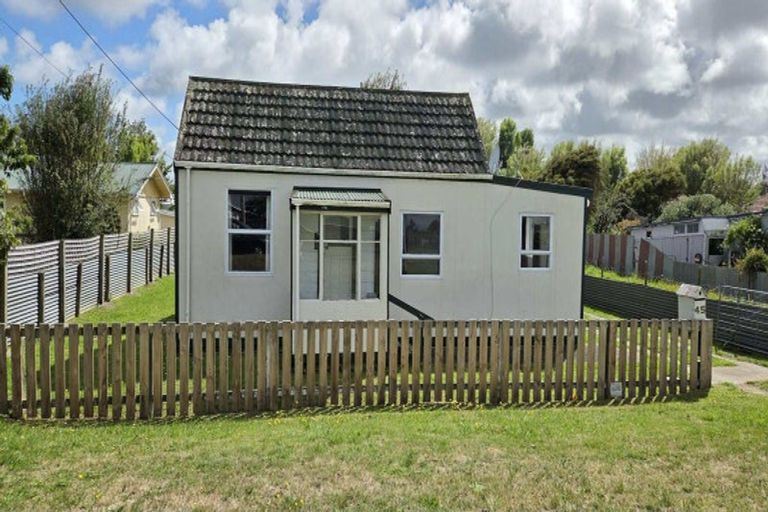 Photo of property in 45/45b Avenue Road, Foxton, 4814
