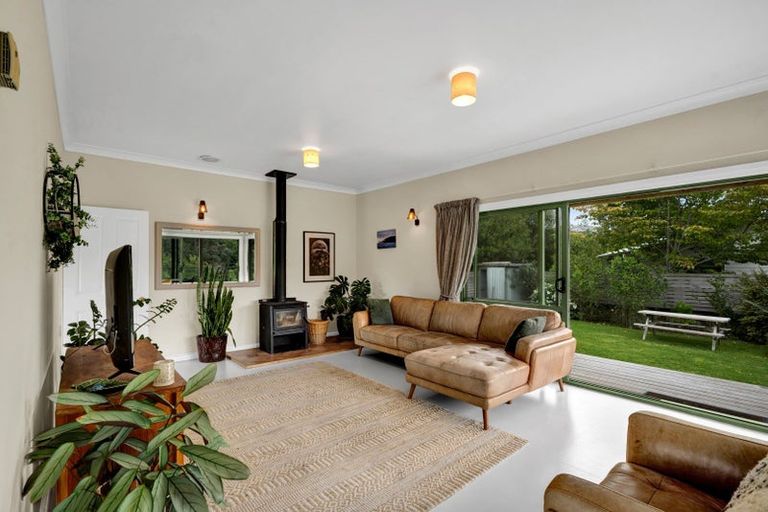 Photo of property in 1185b South Road, Oakura, 4314