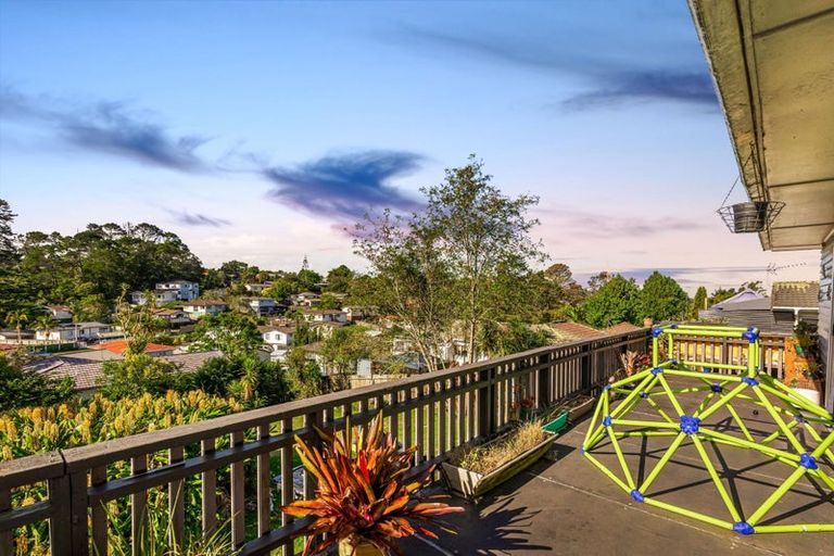 Photo of property in 28 Helena Street, Massey, Auckland, 0614