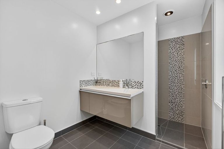 Photo of property in 15 Beechwood Road, Rothesay Bay, Auckland, 0630