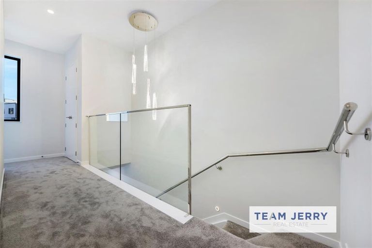 Photo of property in 5 Puihi Crescent, Massey, Auckland, 0614