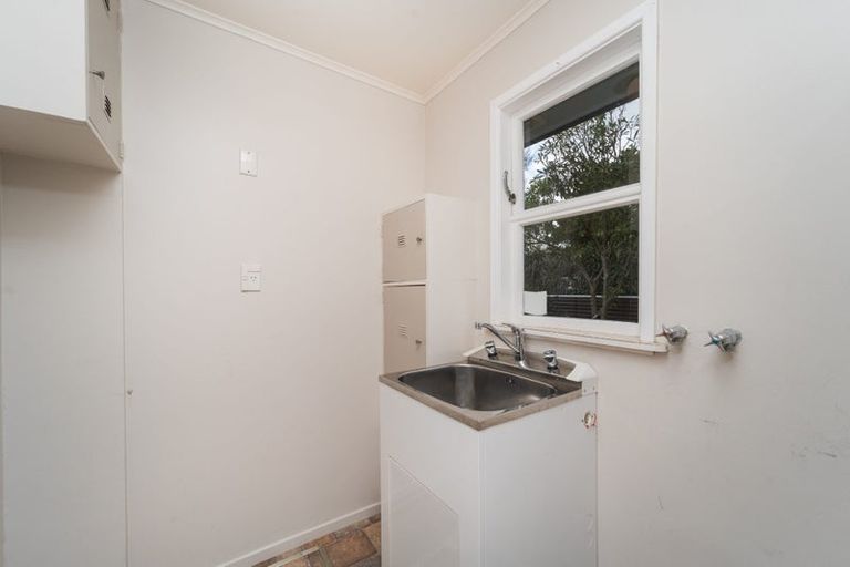 Photo of property in 15b Wikiriwhi Crescent, Awapuni, Palmerston North, 4412