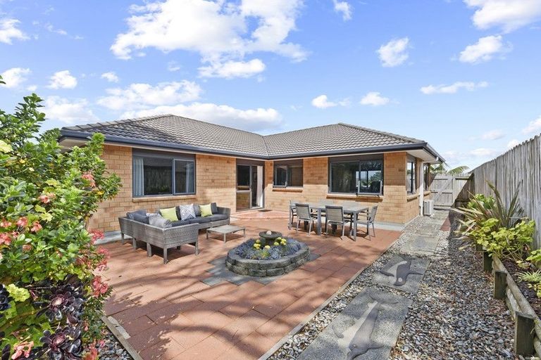 Photo of property in 60 Seamount Drive, Red Beach, 0932