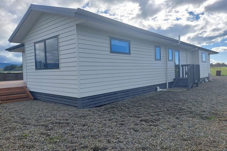 Photo of property in 2520 State Highway 2, Ahikouka, Greytown, 5794
