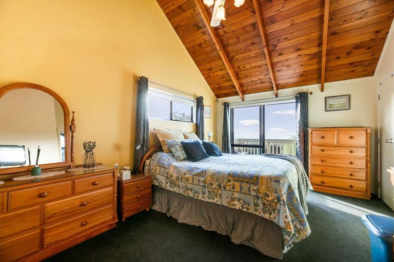 Photo of property in 11 North Way, Titirangi, Auckland, 0604