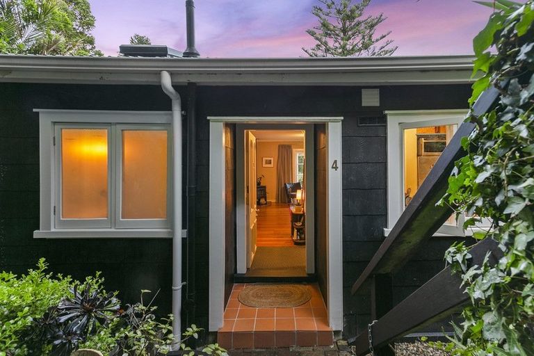 Photo of property in 4 Opou Road, Titirangi, Auckland, 0604