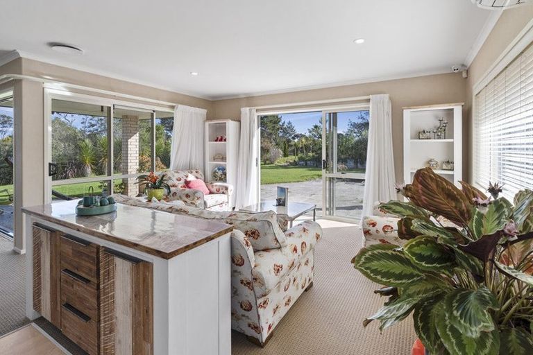 Photo of property in 15 Matheson Road, Red Beach, 0932