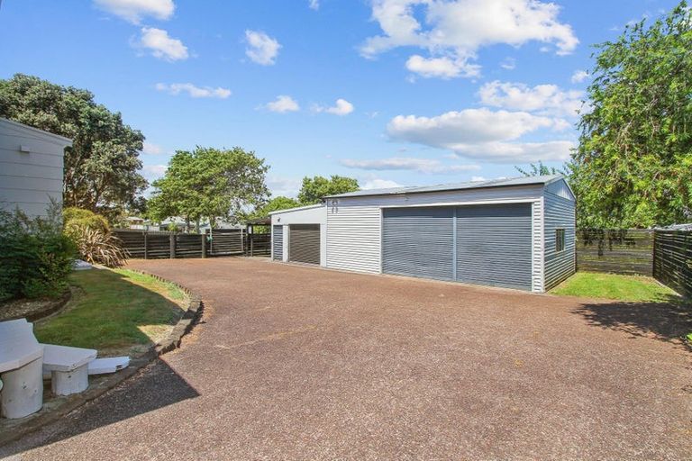Photo of property in 114 Torkar Road, Clarks Beach, 2122
