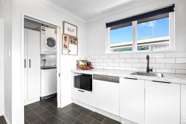 Photo of property in 12 Rosanna Place, Aranui, Christchurch, 8061