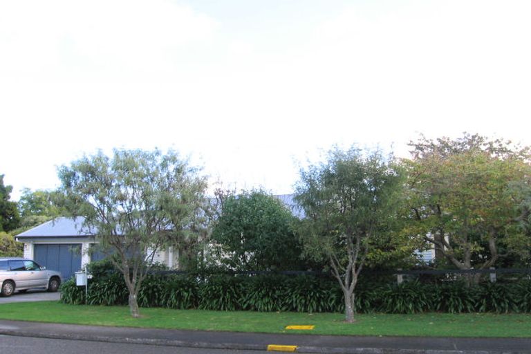 Photo of property in 6 Kowhai Grove, Waikanae, 5036