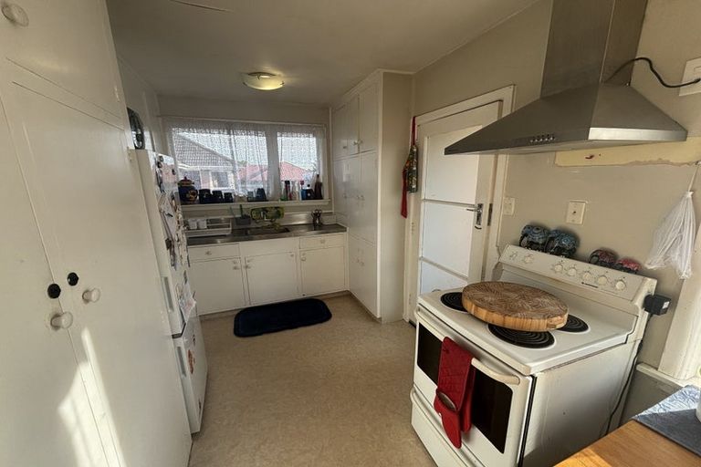 Photo of property in 2/10 Aorangi Road, Bryndwr, Christchurch, 8053