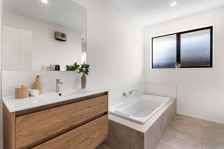 Photo of property in 33 Selfe Crescent, Burwood, Christchurch, 8083