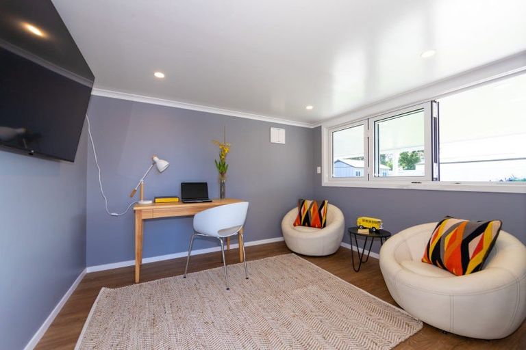 Photo of property in 39 Lipscombe Crescent, Havelock North, 4130