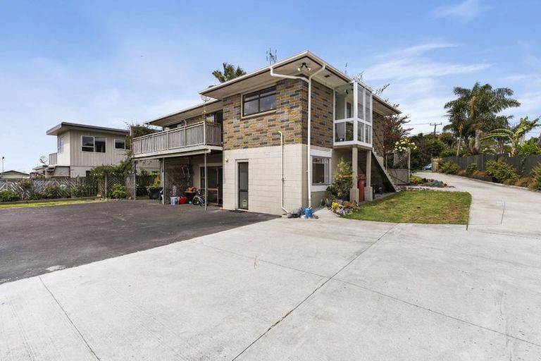 Photo of property in 96 Colwill Road, Massey, Auckland, 0614