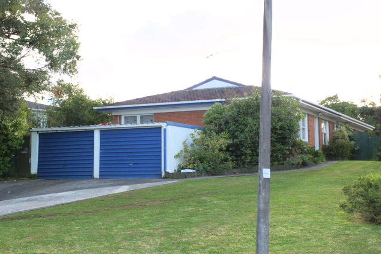 Photo of property in 2/8 Broadview Place, Howick, Auckland, 2014