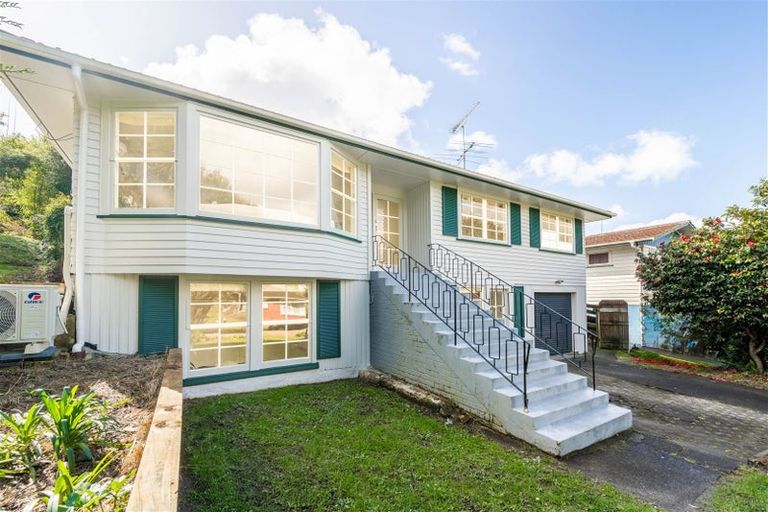 Photo of property in 14 Sovereign Place, Glenfield, Auckland, 0629
