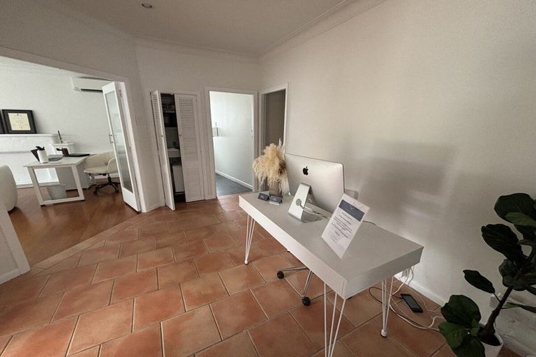 Photo of property in 119 Shakespeare Road, Milford, Auckland, 0620