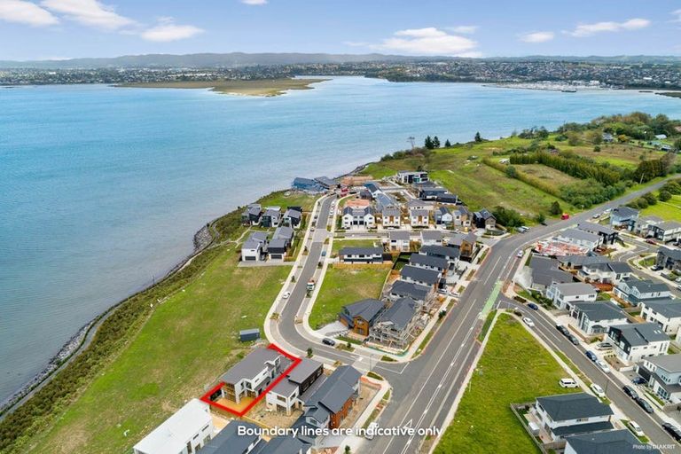 Photo of property in 6 Picnic Point Road, Hobsonville, Auckland, 0616