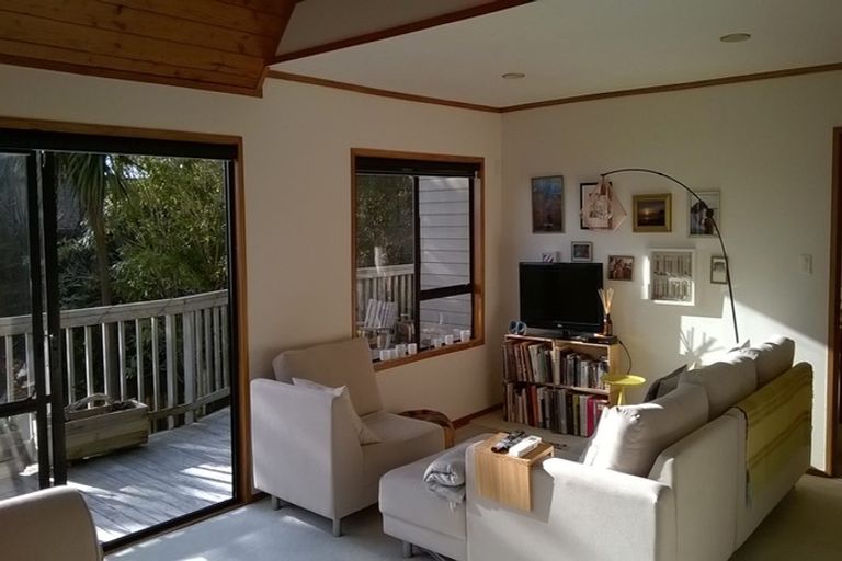 Photo of property in 2/34 Oruamo Place, Beach Haven, Auckland, 0626