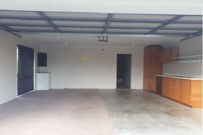 Photo of property in 14 Te Kauri Place, Helensville, 0800