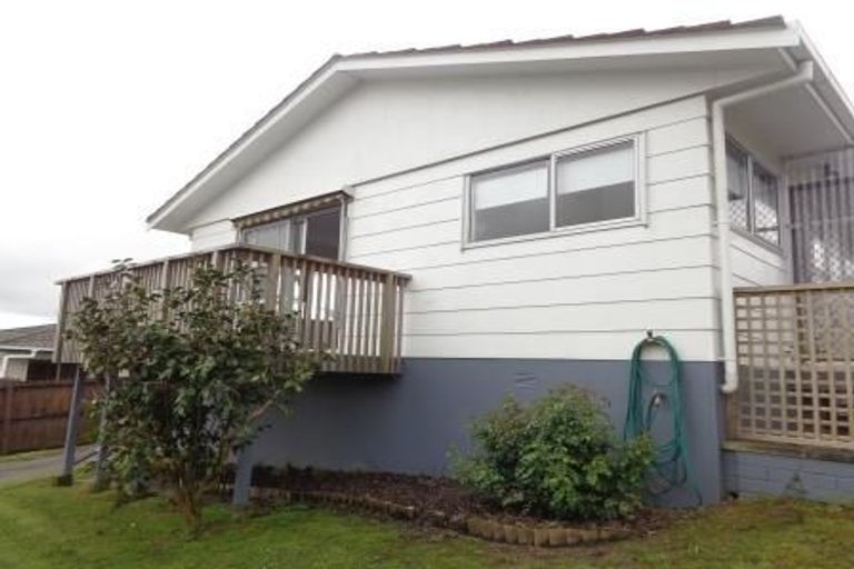 Photo of property in 1/3 Flagstaff Place, Massey, Auckland, 0614
