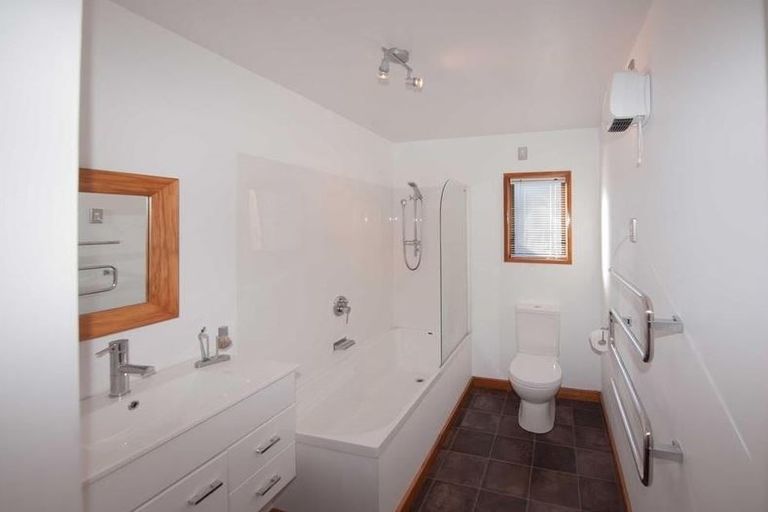 Photo of property in 8 Otonga Way, Churton Park, Wellington, 6037