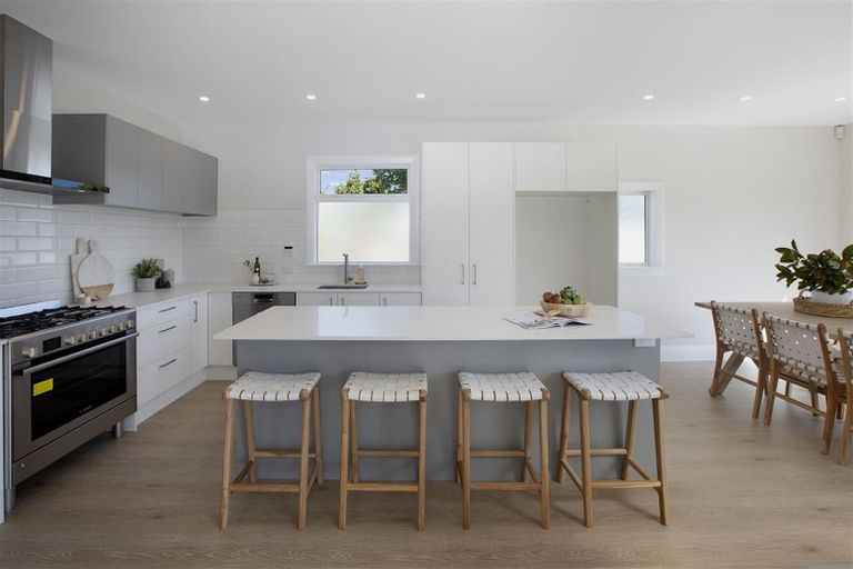 Photo of property in 3 Strowan Road, Strowan, Christchurch, 8052