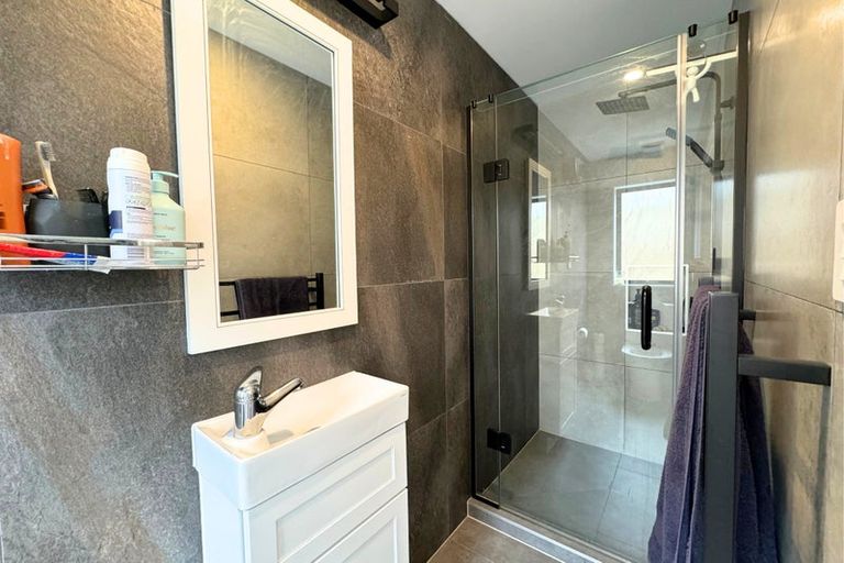 Photo of property in 10 Mahinga Place, Massey, Auckland, 0614