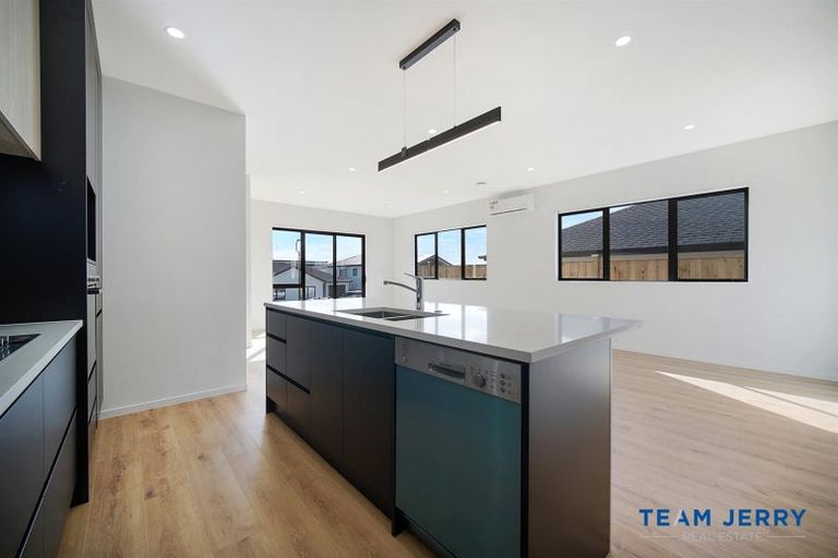 Photo of property in 31 Cloonlyon Drive, Flat Bush, Auckland, 2019