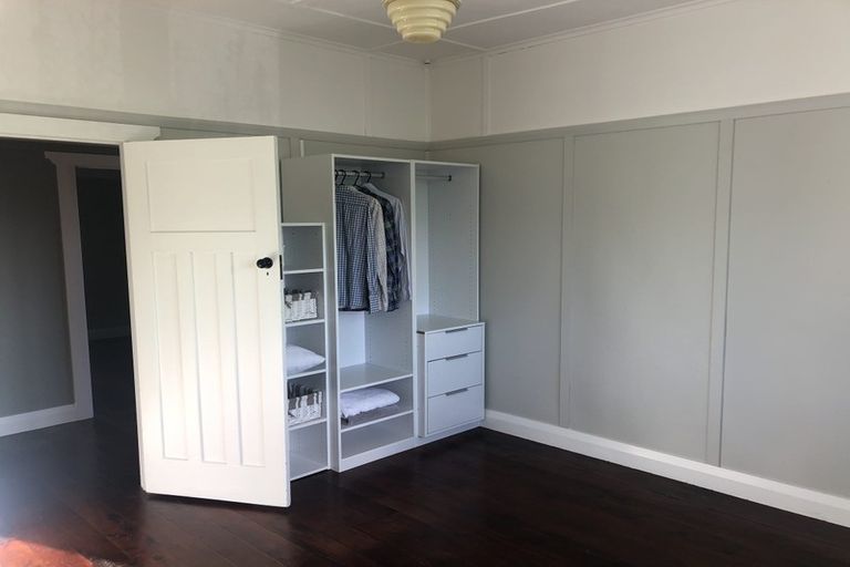 Photo of property in 32 Mills Road, Brooklyn, Wellington, 6021