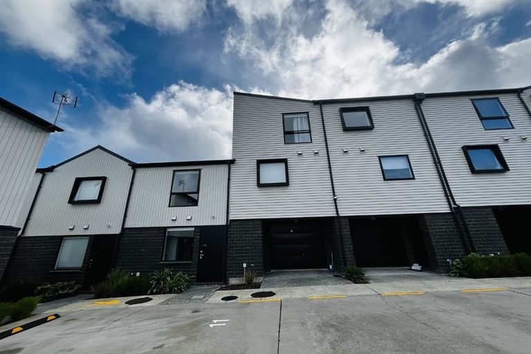 Photo of property in 12/3234 Great North Road, New Lynn, Auckland, 0600