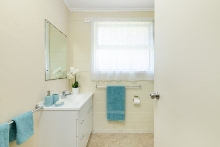 Photo of property in 1/92 Ngatai Road, Otumoetai, Tauranga, 3110
