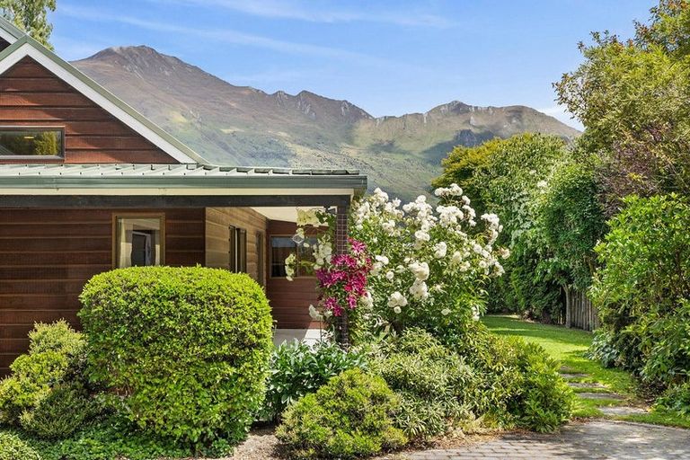 Photo of property in 4 Kidson Lane, Wanaka, 9305