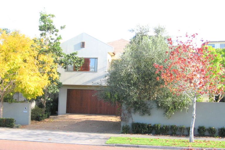 Photo of property in 30a Oakwood Grove, Eastern Beach, Auckland, 2012