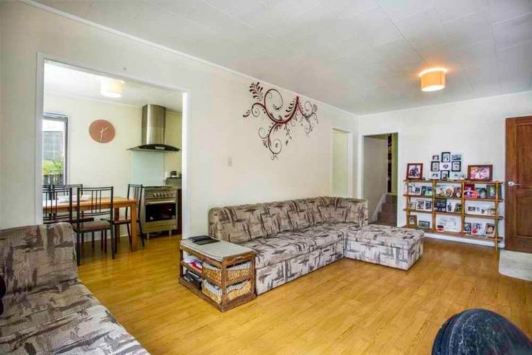 Photo of property in 24 Glenfinn Place, Massey, Auckland, 0614