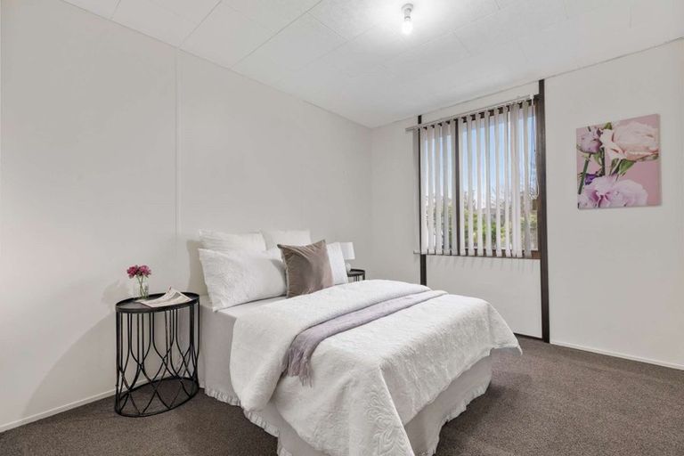 Photo of property in 16 Sarajevo Place, Massey, Auckland, 0614