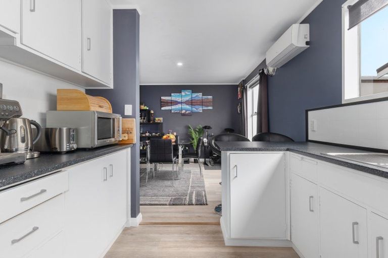 Photo of property in 2/3 School Road, Plimmerton, Porirua, 5026