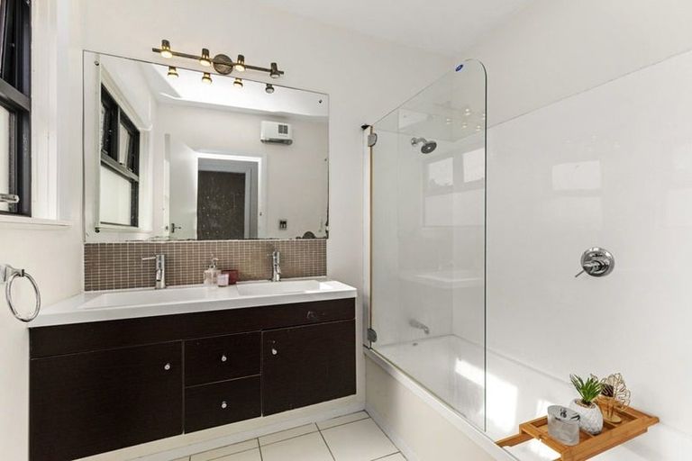 Photo of property in Peregrine Flats, 81a Ward Street, Wallaceville, Upper Hutt, 5018