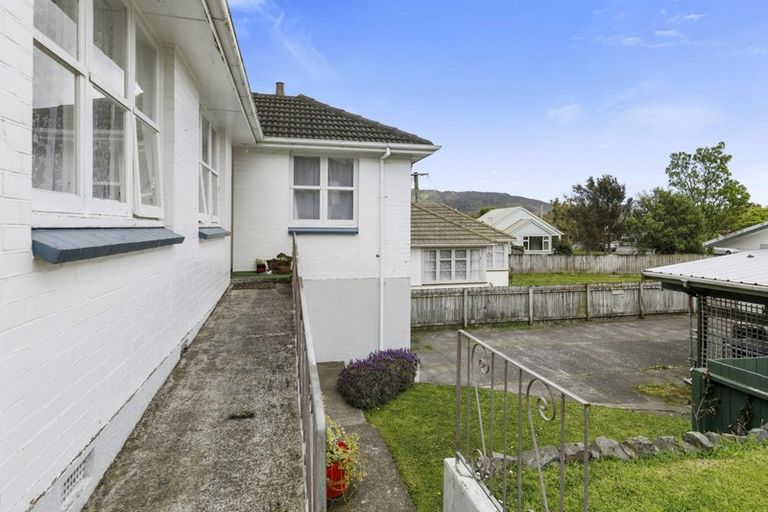Photo of property in 52 Kowhai Street, Wainuiomata, Lower Hutt, 5014