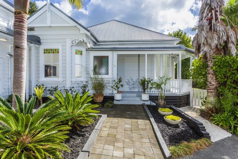Photo of property in 10a Olwyn Place, Greenhithe, Auckland, 0632