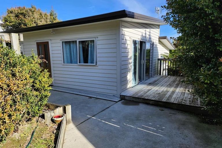 Photo of property in 24 Holt Avenue, Torbay, Auckland, 0630