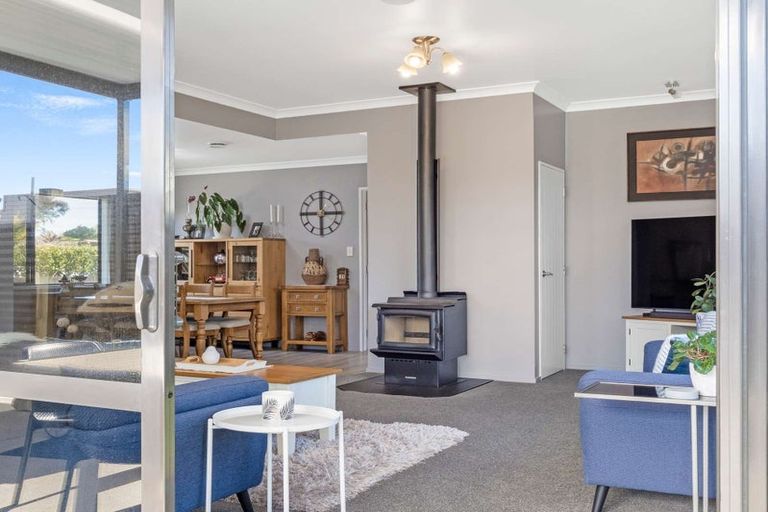 Photo of property in 19a Kawaha Point Road, Fairy Springs, Rotorua, 3015