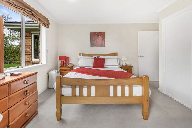 Photo of property in 43 Sovereign Isle Lane, Rototuna, Hamilton, 3210