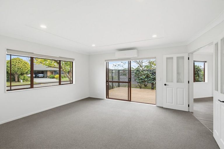 Photo of property in 4 Glen Loch Place, Paraparaumu, 5032